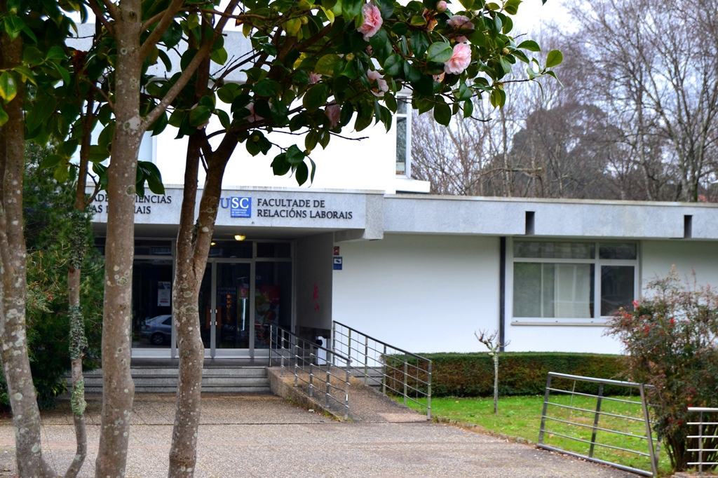 Facultade de Relacións Laborais-entrada principal