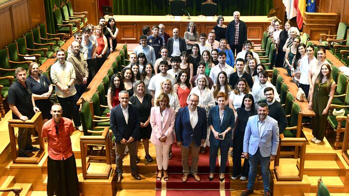 Foto de grupo das persoas asistentes á clausura da décima edición de Mentoring USC. Foto: Santi Alvite