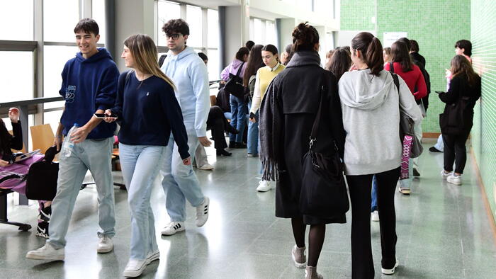Ao longo de dous días desenvolveranse charlas, obradoiros prácticos, formacións e dinámicas participativas arredor de temas clave como os dereitos do estudantado. Imaxe de arquivo de estudantes na USC. FOTO: Santi Alvite