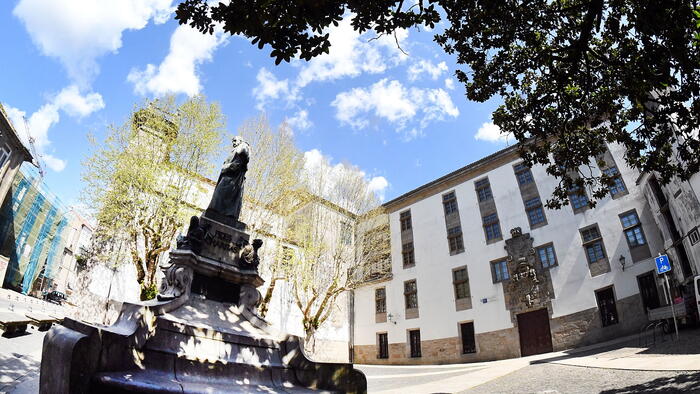 Vista exterior da Facultade de Filosofía