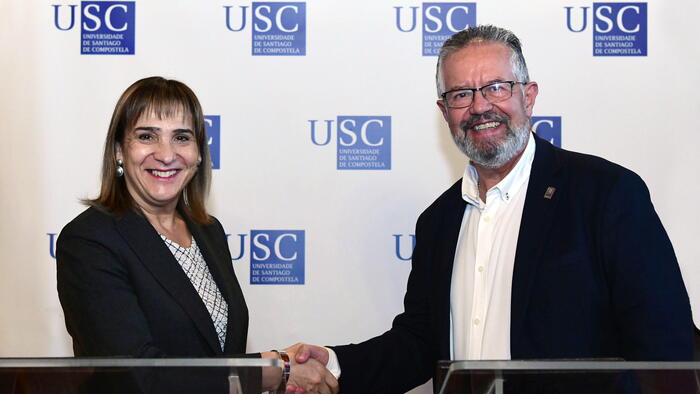 María José López Couso e Ramón Peche Villaverde, na sinatura do convenio. Foto: Santi Alvite