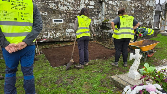 Os traballos de exhumación comezaron xa en Luou. Foto: Lentes Diverxentes