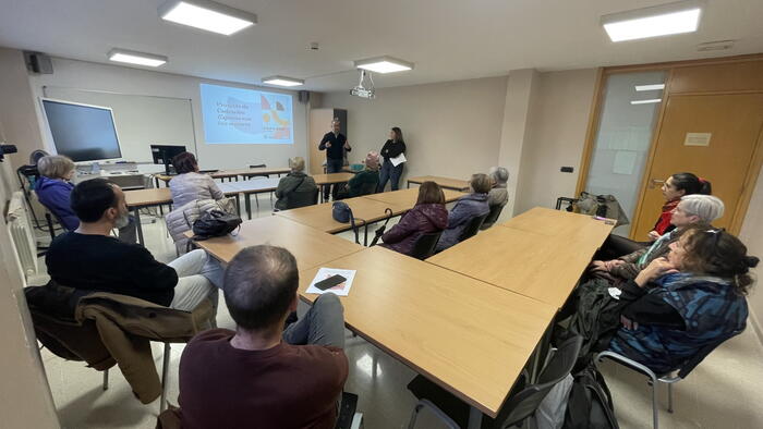 As usuarias do centro sociocultural da Trisca visitaron a Facultade de Psicoloxía