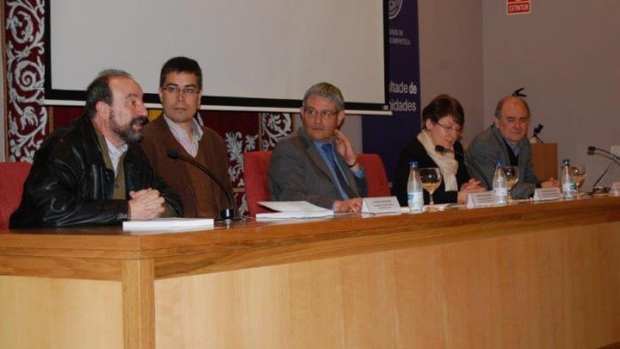 De esquerda á dereita: Veiga, Outeiro, García Herradón, González Rey e Rodríguez Campos, na apertura do curso De esquerda á dereita: Veiga, Outeiro, García Herradón, González Rey e Rodríguez Campos, na apertura do curso