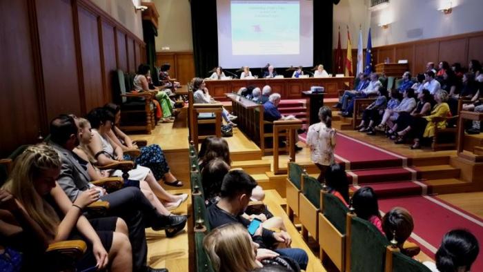 Na mesa, Pilar Taboada de Zúñiga, Nava Castro, Juan Viaño, Marta Lois González e Beatriz Hernanz Na mesa, Pilar Taboada de Zúñiga, Nava Castro, Juan Viaño, Marta Lois González e Beatriz Hernanz