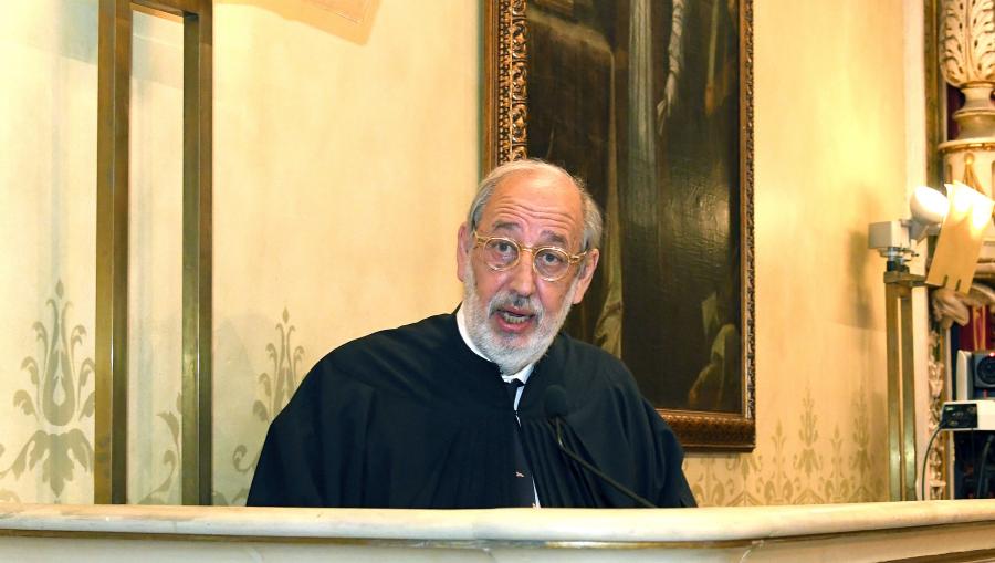 Fernando J. Devoto pronunciando o discurso Fernando J. Devoto pronunciando o discurso