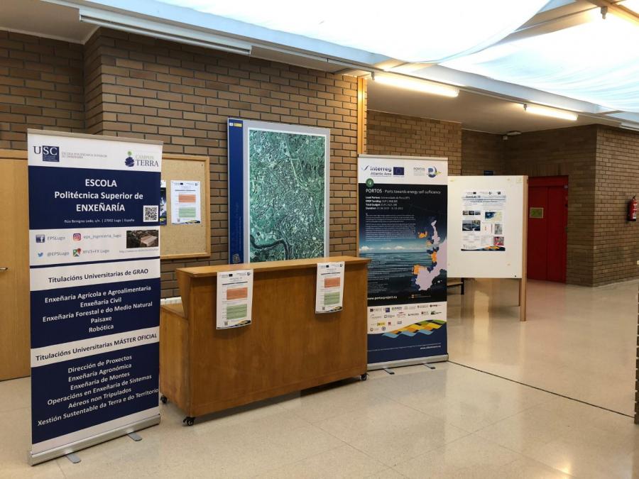 Cartelería informativa do proxecto Portos nas instalacións da EPS de Enxeñaría da USC