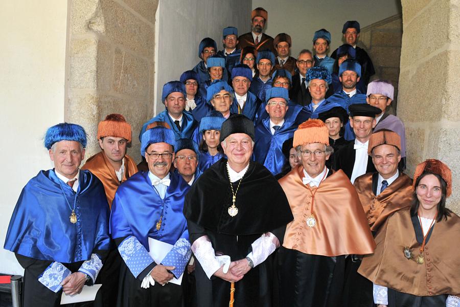 Gatze Lettinga xunto ao reitor, Juan Casares, o padriño, Juan Lema e algúns asistentes Gatze Lettinga xunto ao reitor, Juan Casares, o padriño, Juan Lema e algúns asistentes