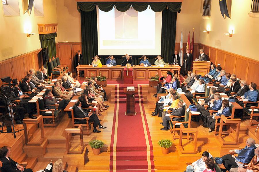 Gatze Lettinga pronunciando o seu discurso Gatze Lettinga pronunciando o seu discurso