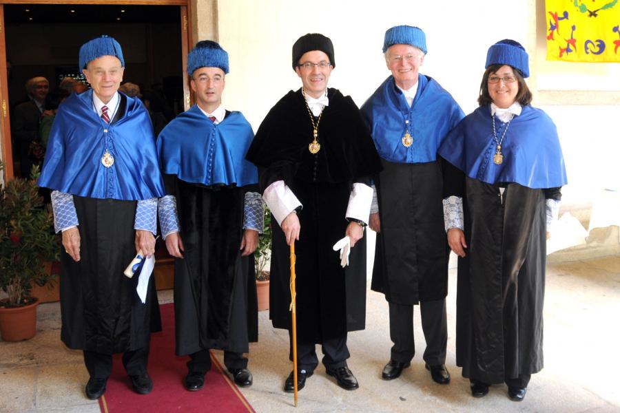 James W. Cronin, Enrique Zas, Senén Barro, Alan A. Watson e Isabel García-Rodeja James W. Cronin, Enrique Zas, Senén Barro, Alan A. Watson e Isabel García-Rodeja