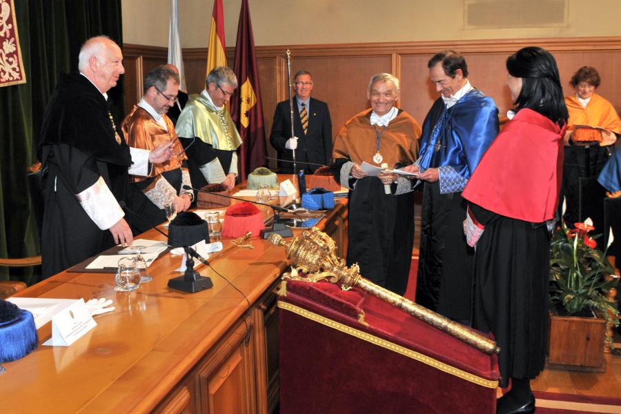Salón nobre durante o acto Momento da investidura