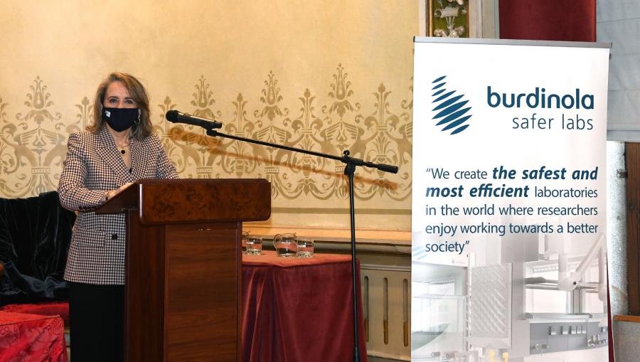 María José Alonso pronuncia unhas verbas de agradecemento. FOTO: Santi Alvite