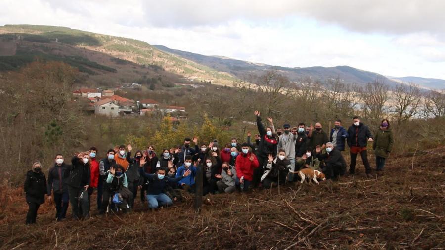 Participantes na expedición de 'Plantando cara ao lume' na Serra do Xurés. Foto: Helena González Rubianes