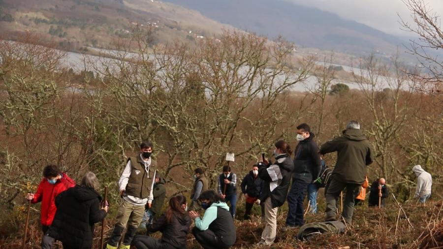 Participantes na expedición de 'Plantando cara ao lume' na Serra do Xurés. Foto: Helena González Rubianes