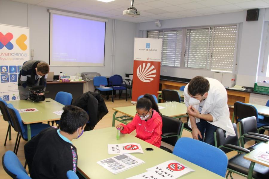 Participantes no programa 'Ciencia no Camiño', no colexio de Paradai Participantes no programa 'Ciencia no Camiño', no colexio de Paradai