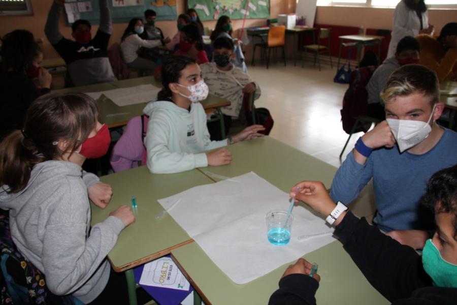 Participantes no programa 'Ciencia no Camiño', no colexio de Paradai Participantes no programa 'Ciencia no Camiño', no colexio de Paradai