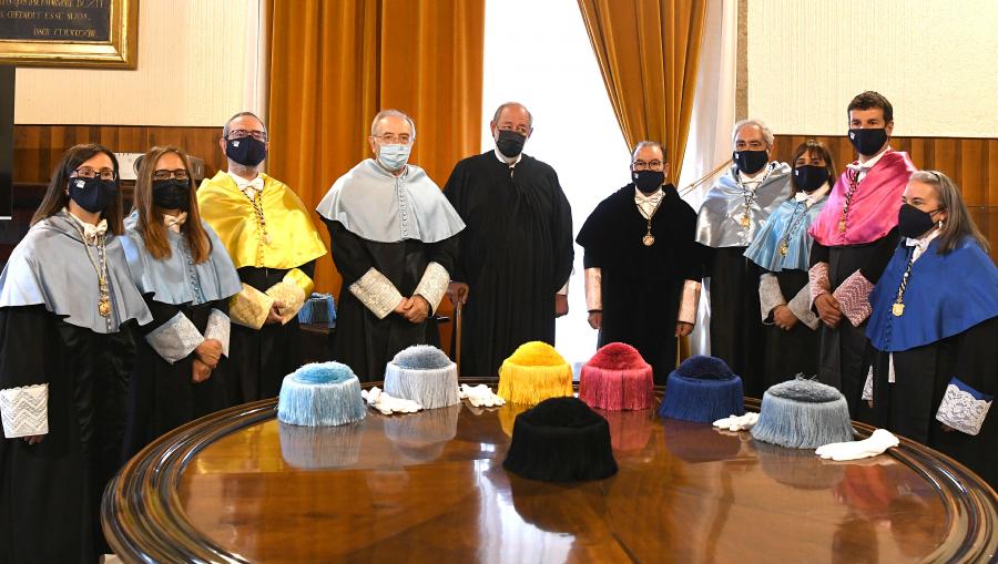 Equipo reitoral co padriño e o homenaxeado Equipo reitoral co padriño e o homenaxeado