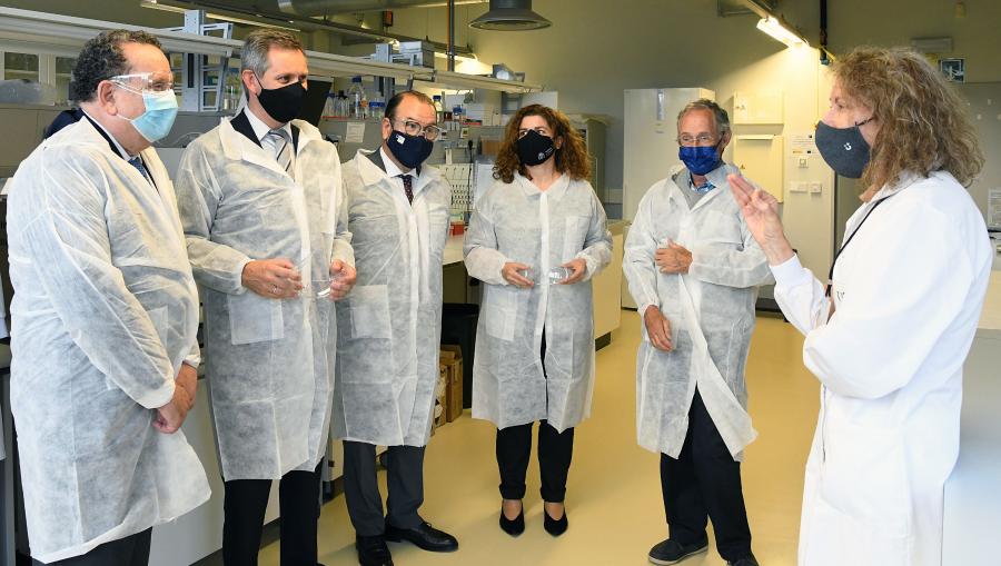 De esquerda a dereita, José Manuel Silva, José Manuel Miñones, Antonio López, María Rivas, Ángel Carracedo e Mabel Loza. FOTO: Santi Alvite