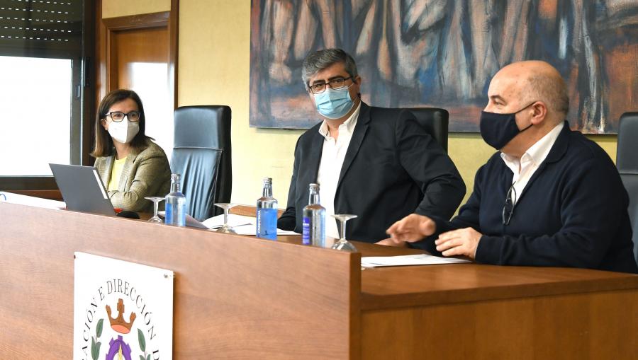 De esquerda a dereita, Mar Lorenzo, Vicente Pérez e Xoán Ramón Doldán. FOTO: Santi Alvite