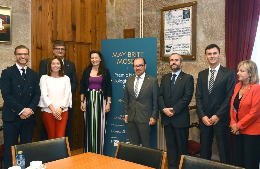 May-Britt Moser y autoridades en el decanato de la Facultad de Medicina y Odontología