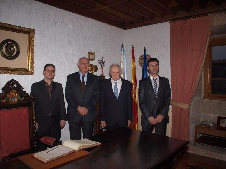 Manuel Vázquez Ramallo, Juan Casares, Sir Anthony James Leggett y Jorge Mira na Reitoría