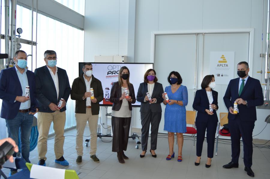 Jesús García, Vicente Pérez, Lara Méndez, Carmen Lence, Montserrat Valcárcel, Elvira López e José Manuel Andrade, na presentación de Opti Pro, na APTLA da USC