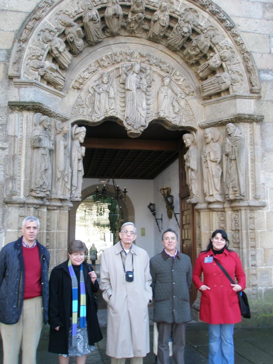 John F. Nash Jr. e acompañantes no Colexio de San Xerome