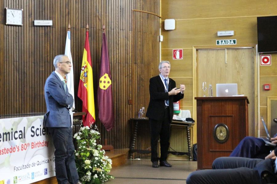Momento do Encontro de Jean-Pierre Sauvage con estudantes de secundaria