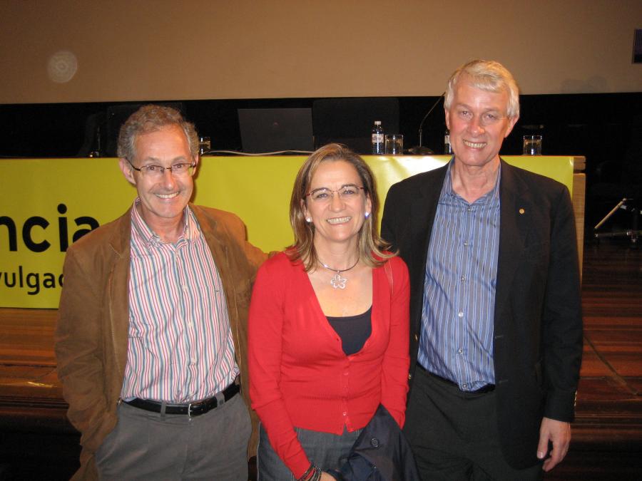 Ángel Carracedo, María José Alonso e Sir Richard John Roberts antes da conferencia
