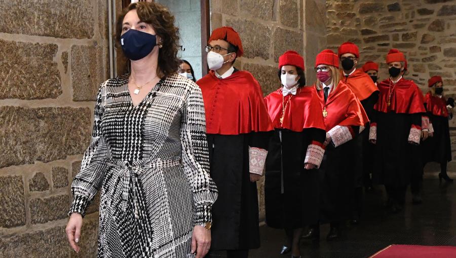 A secretaria xeral Dulce García na comitiva. FOTO: Santi Alvite