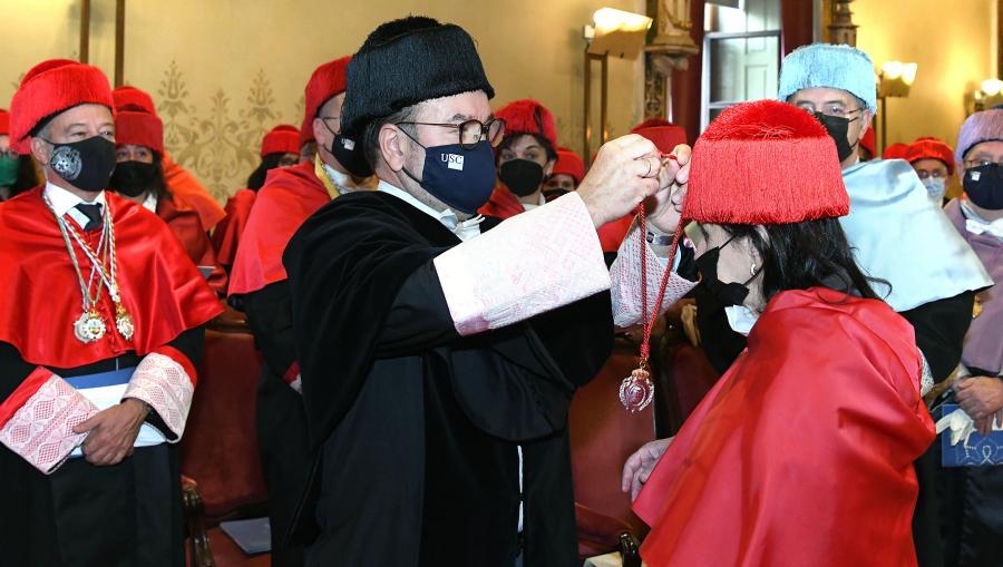 Entrega da medalla. Foto: Santi Alvite