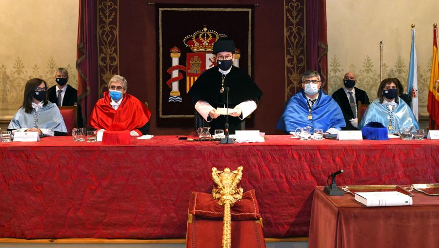 De esquerda a dereita, Mar Lorenzo, Carlos Aymerich, Antonio López, Vicente Pérez e Mª José López. FOTO: Santi Alvite