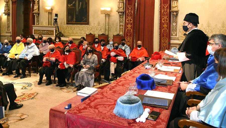 Mesa presidencial e autoridades académicas Mesa presidencial e autoridades académicas