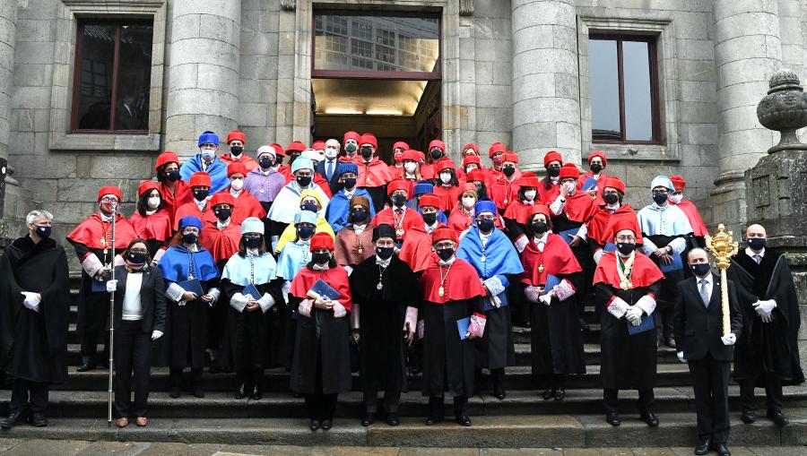 Foto de familia tras o acto de investidura Foto de familia tras o acto de investidura