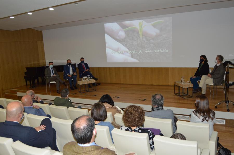 Relatores a asistentes á presentación do proxecto Nutrir Galicia, na Casa do Saber