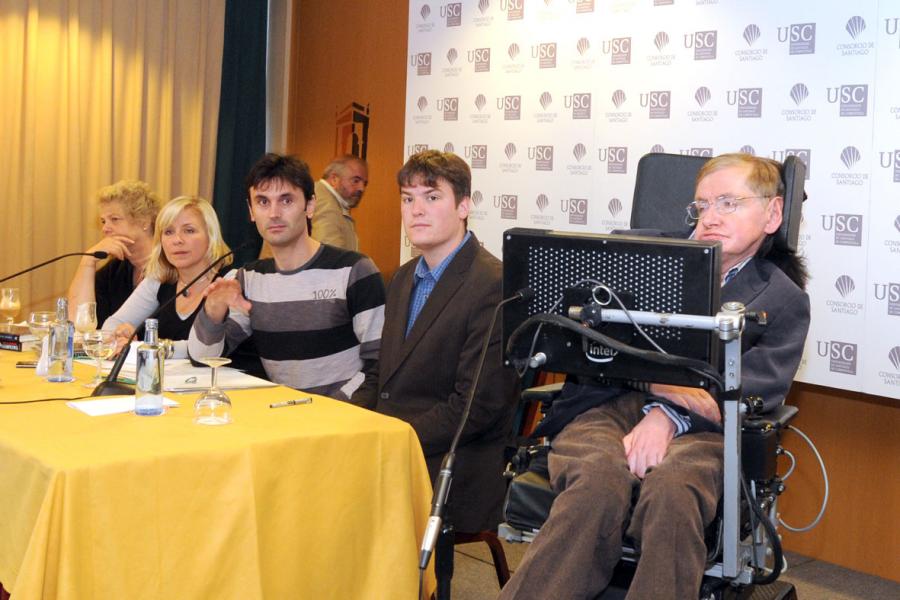 Momento da rolda de prensa de Stephen Hawking