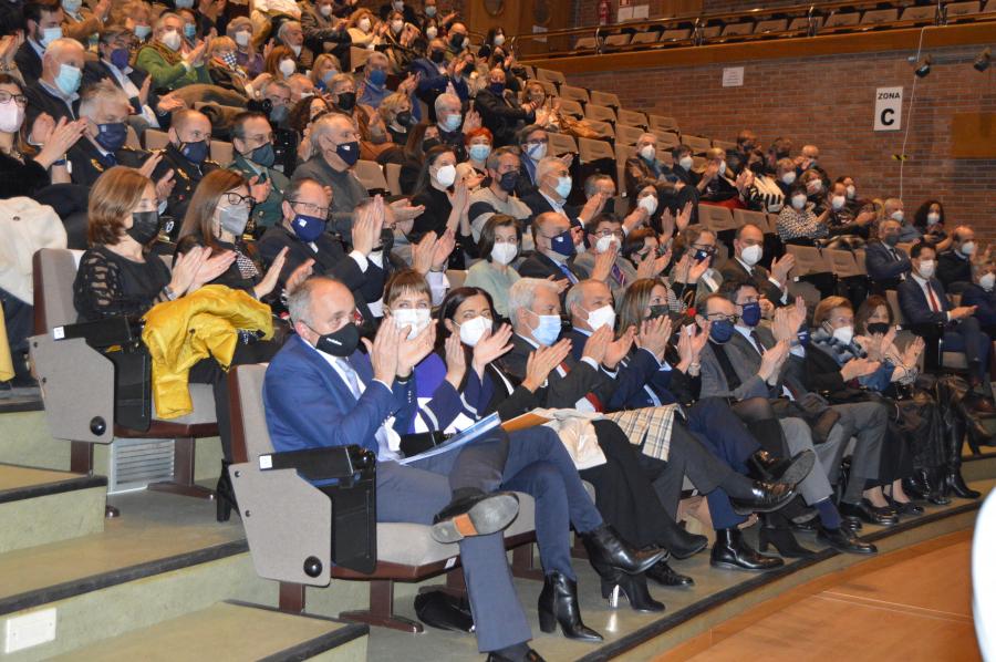 Asistentes á cerimonia de entrega do XXII Premio Aresa, no auditorio de Veterinaria