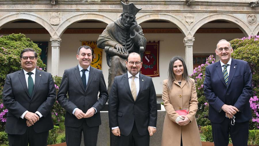 De esquerda a dereita, Julio Abalde, Román Rodríguez, Antonio López, Cecilia Sierra e Manuel Joaquín Reigosa. FOTO: Santi Alvite