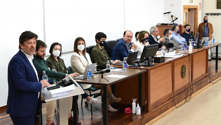 O xerente Javier Ferreira na súa intervención ante o Claustro. FOTO: Santi Alvite
