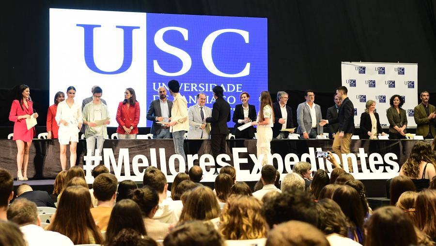 Con esta homenaxe, a USC recoñece o esforzo de máis dun milleiro de estudantes de ensino medio. FOTO: Santi Alvite
