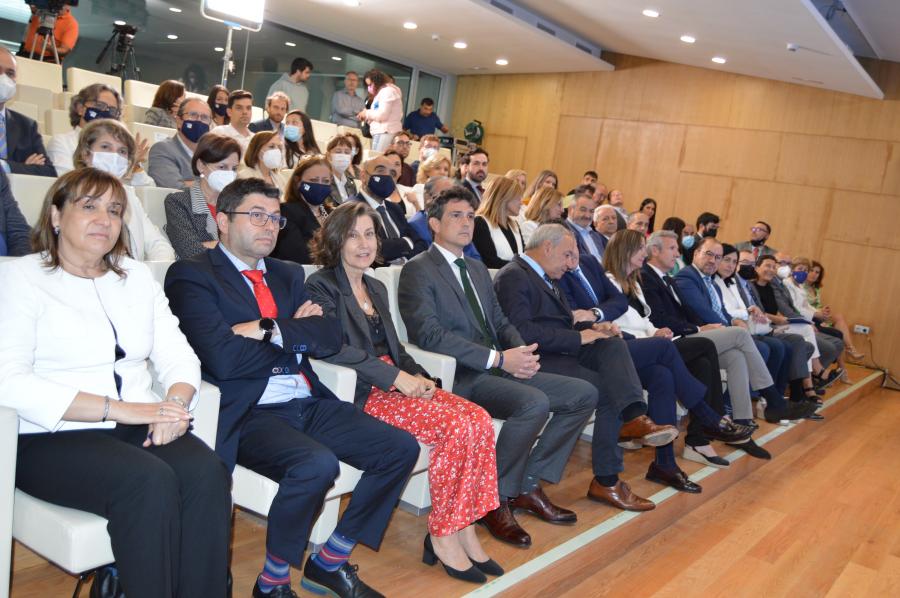Autoridades académicas e politicas presentes no acto celebrado na Casa do Saber
