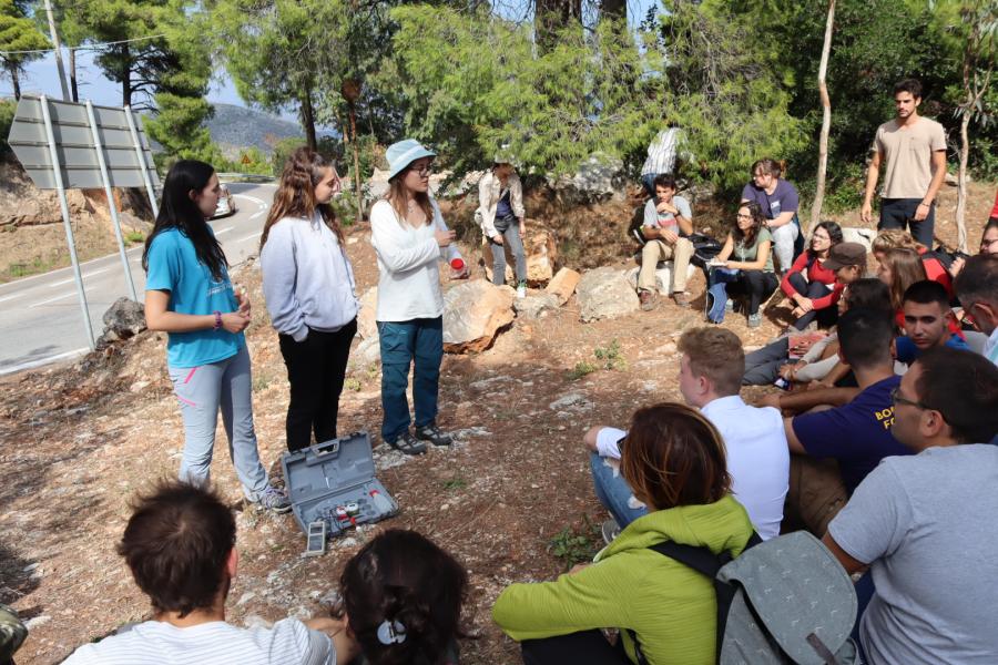 Estudantes e docentes desprazados ata Grecia ao abeiro do proxecto Facing Fire. Foto: Iria Souto