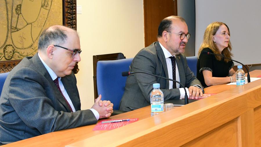 De esquerda a dereita, José Manuel Gonçalves Santos Quelhas, Antonio López e Ana Gude. FOTO: Santi Alvite