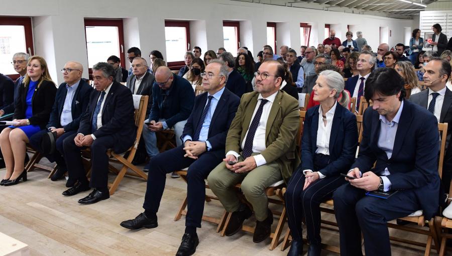 O informe sobre ‘A Economía Social en España en cifras’ foi dirixido polos profesores Rafael Chaves, José Luis Monzón e José Galán, que coordinaron un grupo de máis de 40 persoas expertas de institutos e centros de investigación en economía social de 16 universidades, incluída a USC. FOTO: Santi Alvite