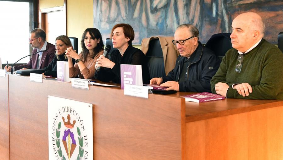 A vicerreitora Pilar Murias presidiu o acto. FOTO: Santi Alvite