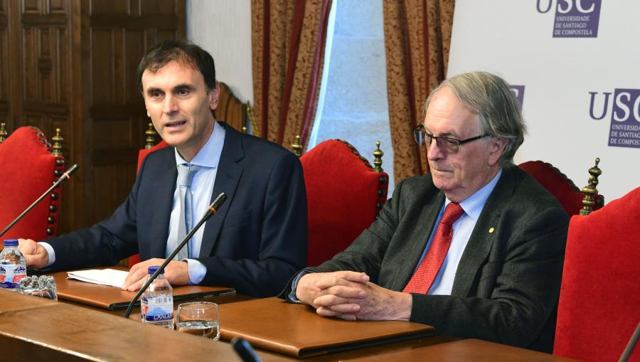 Jorge Mira e M. Stanley Whittingham durante a rolda de prensa