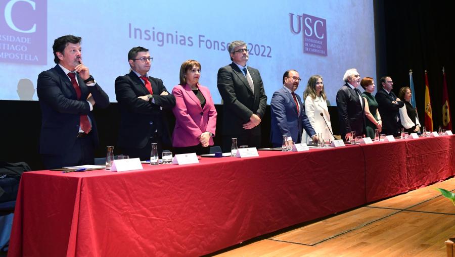 De esquerda a dereita, Javier Ferreira, Francisco Fraga, María José López Couso, Vicente Pérez, Antonio López, Cecilia Sierra, Ernesto González, Pilar Murias, Gumersindo Feijoo e Dulce García. FOTO: Santi Alvite