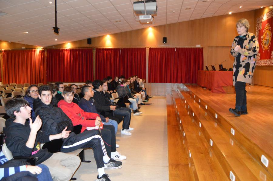 Asteria Luzardo dá a benvida a alumnado de ensino secundaria de Sarria