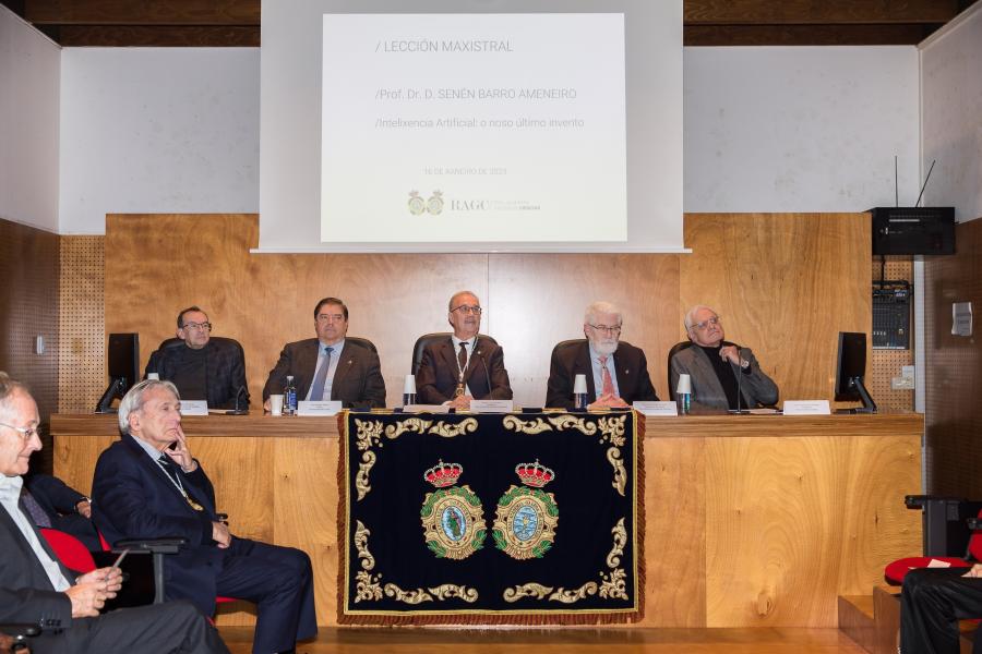 O acto estivo presidido polo profesor emérito da USC e presidente da RAGC, Juan Lema. FOTO: Santi Alvite