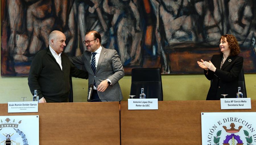 De esquerda a dereita, Xoán Ramón Doldán, Antonio López Díaz e Dulce García Mella. FOTO: Santi Alvite